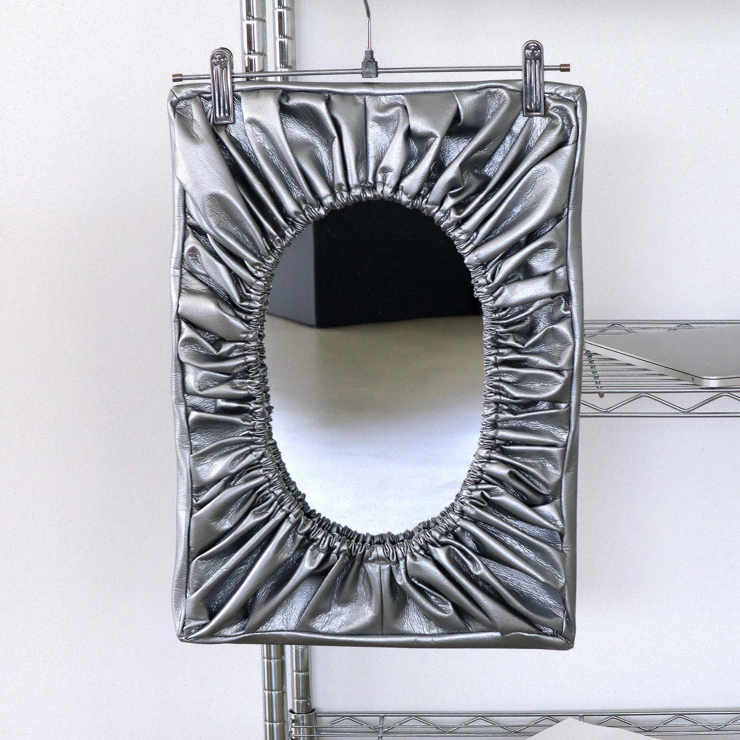 SHAR-PEI MIRROR. SILVER